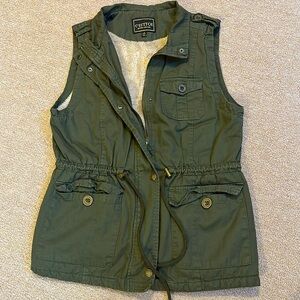 Women’s soft lined, warm, Olive Green Utility Vest Size small C’esttoi faux fur